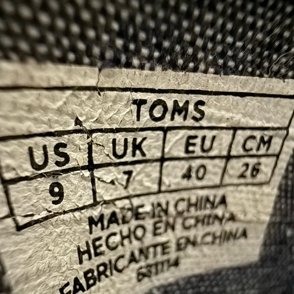 Toms chic black